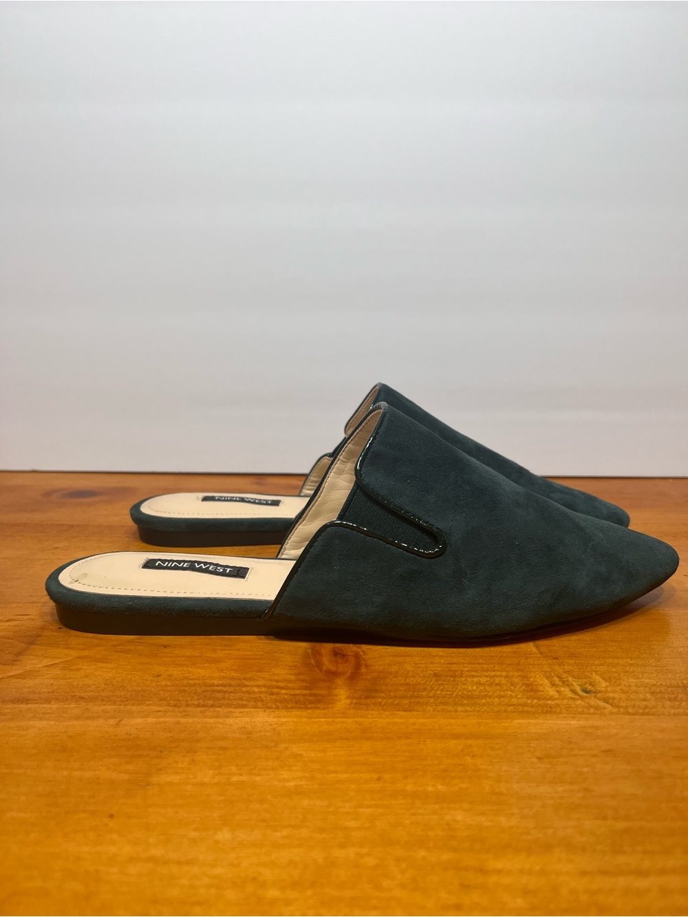 Nine West Women's Teal/Dark Emerald Suede Pointed Toe Mule Wnfreeda
